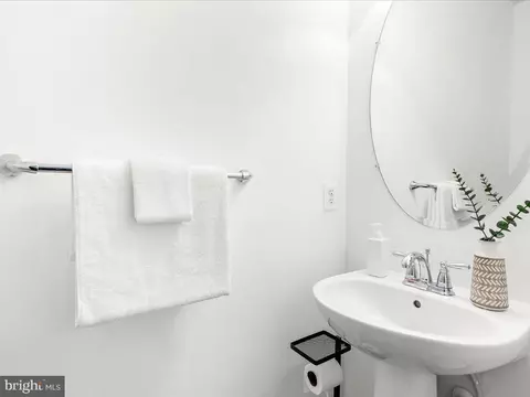 Bath - 6910 Lenape Ct, Brandywine, MD 20613 photo 1 of 5