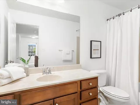 Bath - 6910 Lenape Ct, Brandywine, MD 20613 photo 4 of 5
