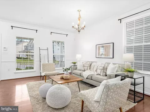 Living - 6910 Lenape Ct, Brandywine, MD 20613 photo 3 of 7
