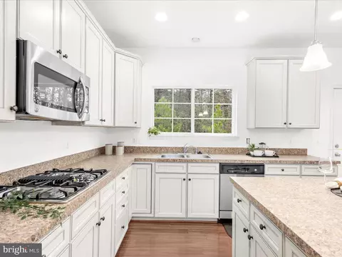 Kitchen - 6910 Lenape Ct, Brandywine, MD 20613 photo 5 of 6