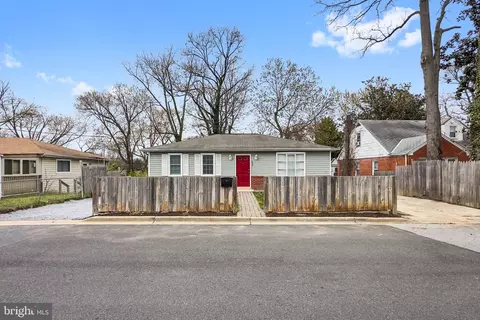 909 Glacier Ave, Capitol Heights, MD 20743