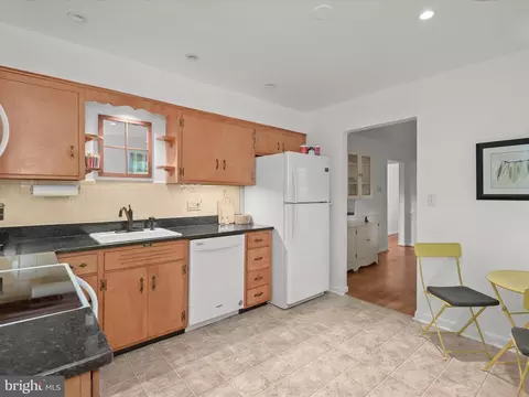 6812 96th Pl, Lanham, MD 20706 photo 3