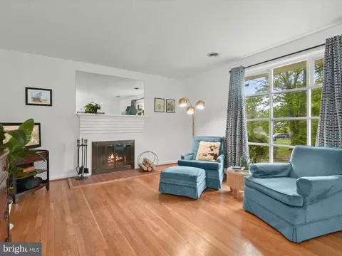 6812 96th Pl, Lanham, MD 20706 photo 2