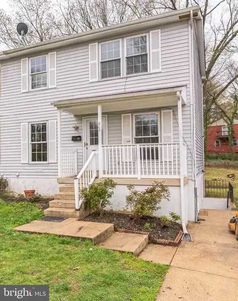 609 Salisbury Dr, Oxon Hill, MD 20745