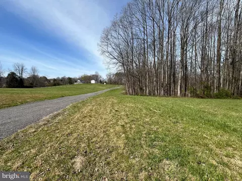 8320 Hook Ln, Marlboro, MD 20772 photo 3