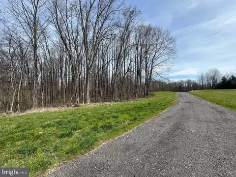 8320 Hook Ln, Marlboro, MD 20772 photo 5