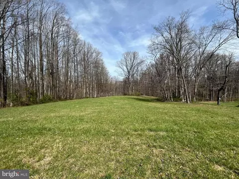 8320 Hook Ln, Marlboro, MD 20772
