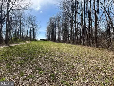 8324 Hook Ln, Marlboro, MD 20772 photo 5