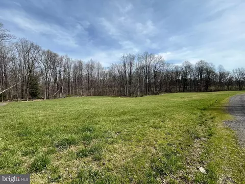 8328 Hook Ln, Marlboro, MD 20772 photo 3