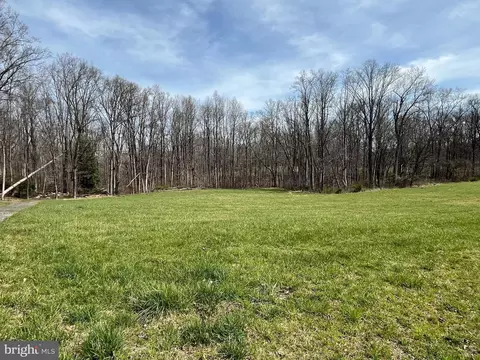 8328 Hook Ln, Marlboro, MD 20772