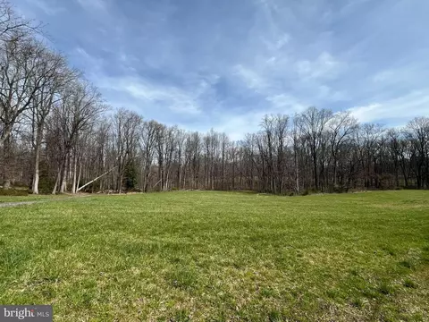 8328 Hook Ln, Marlboro, MD 20772 photo 4