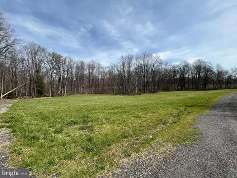 8328 Hook Ln, Marlboro, MD 20772 photo 5
