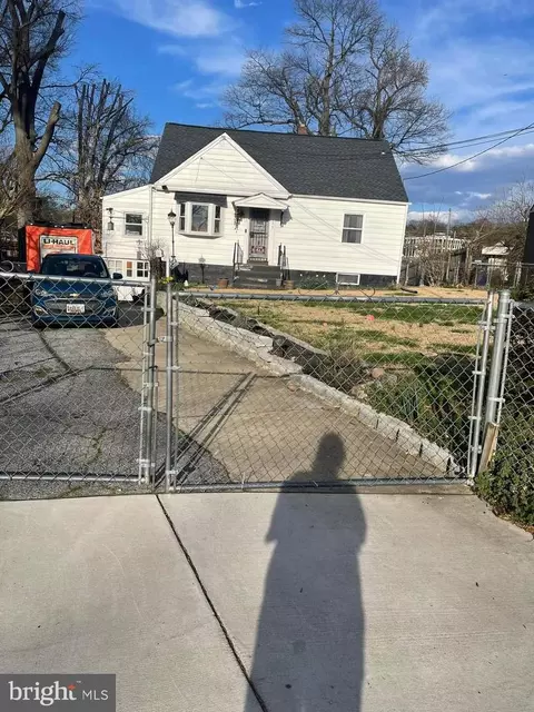 23 N Huron Dr, Oxon Hill, MD 20745