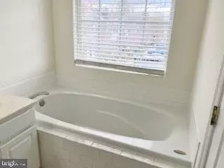 Bath - 7009 Chadds Ford Dr, Brandywine, MD 20613 photo 3 of 5
