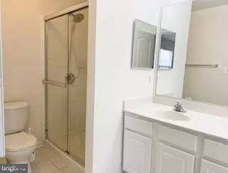 Bath - 7009 Chadds Ford Dr, Brandywine, MD 20613 photo 2 of 5