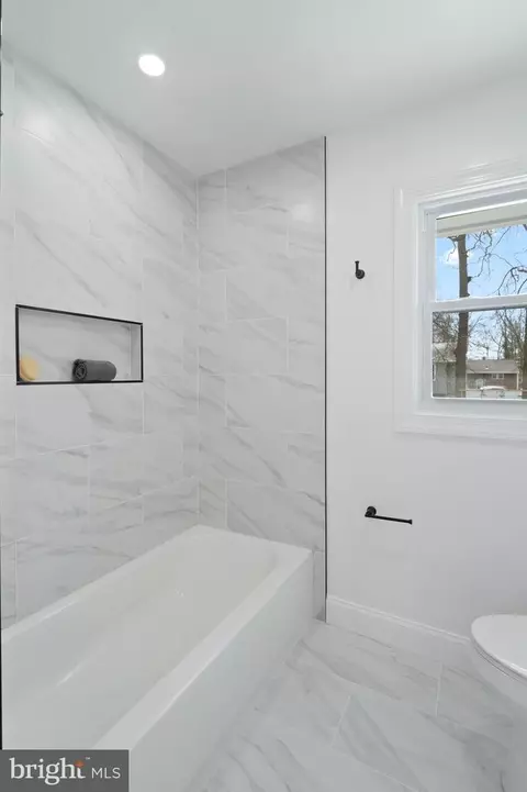 Bath - 9607 Franklin Ave, Lanham, MD 20706 photo 5 of 6