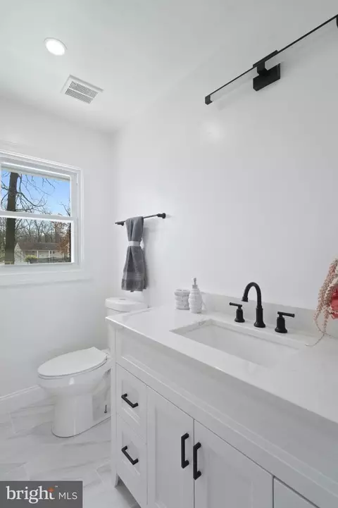Bath - 9607 Franklin Ave, Lanham, MD 20706 photo 6 of 6