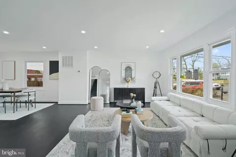 Living - 9607 Franklin Ave, Lanham, MD 20706 photo 4 of 6