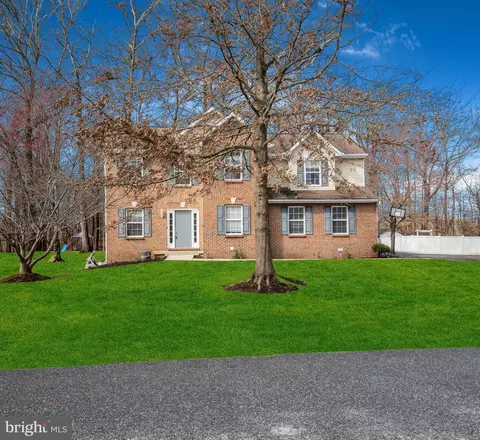 7213 Arrowhead Dr, Marlboro, MD 20772