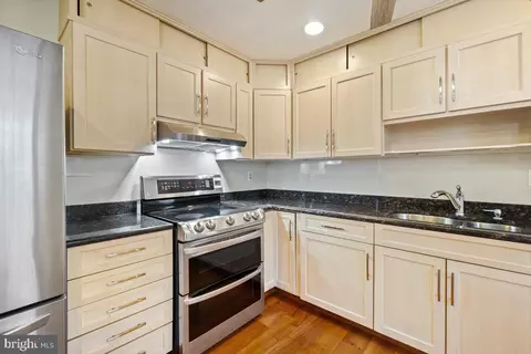 Kitchen - 8701 Briarcroft Ln, Laurel, MD 20708 photo 4 of 4