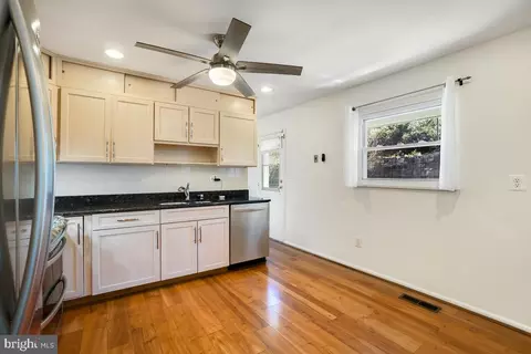 Kitchen - 8701 Briarcroft Ln, Laurel, MD 20708 photo 2 of 4