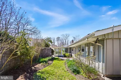 Exterior - 8701 Briarcroft Ln, Laurel, MD 20708 photo 5 of 7