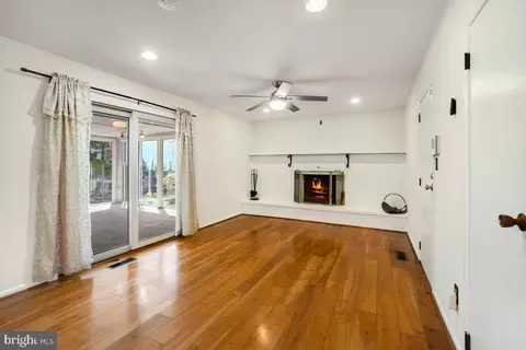 Living - 8701 Briarcroft Ln, Laurel, MD 20708 photo 3 of 5