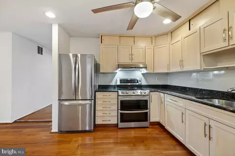 Kitchen - 8701 Briarcroft Ln, Laurel, MD 20708 photo 3 of 4