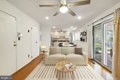 Living - 8701 Briarcroft Ln, Laurel, MD 20708 photo 4 of 5