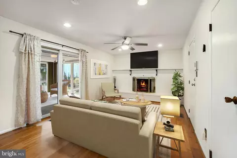 Living - 8701 Briarcroft Ln, Laurel, MD 20708 photo 2 of 5