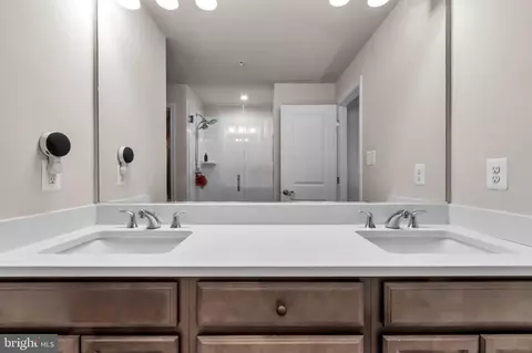 Bath - 10501 John Glenn St, Lanham, MD 20706 photo 4 of 5