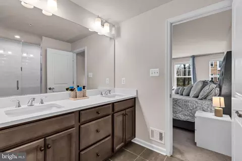 Bath - 10501 John Glenn St, Lanham, MD 20706 photo 2 of 5