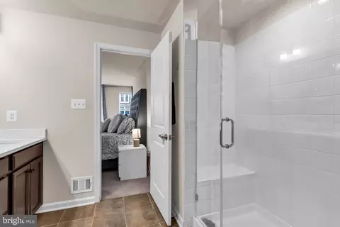 Bath - 10501 John Glenn St, Lanham, MD 20706 photo 3 of 5