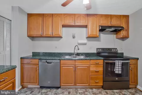 Kitchen - 5705 Skye Dr, Clinton, MD 20735 photo 3 of 5