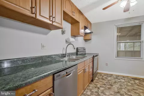Kitchen - 5705 Skye Dr, Clinton, MD 20735 photo 4 of 5