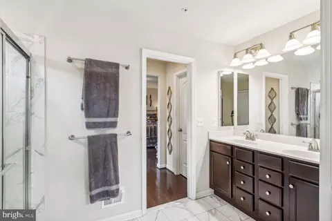 Bath - 8010 Hubble Dr, Lanham, MD 20706 photo 4 of 6