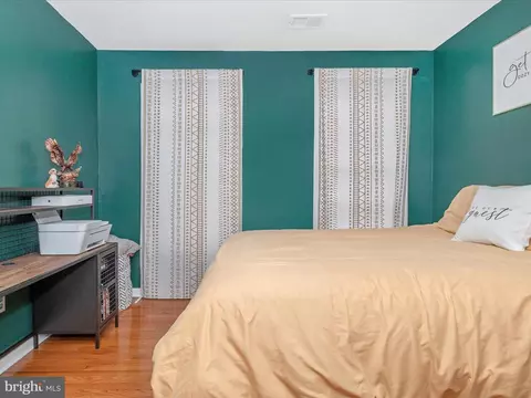 Bedroom - 4805 Briercrest Ct, Bowie, MD 20720 photo 6 of 8
