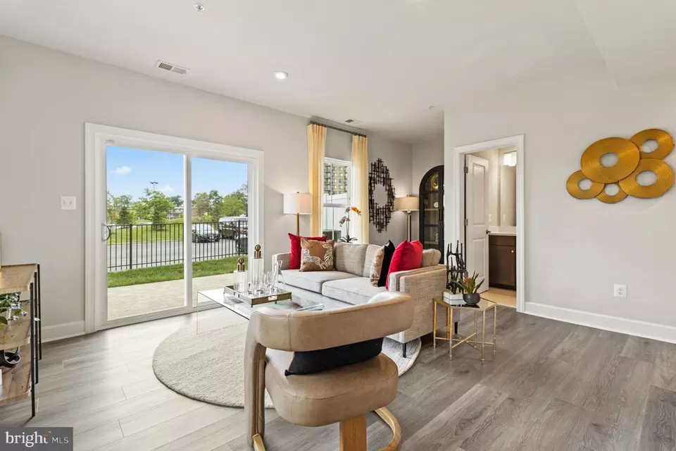 Living - 6951 Gladebrook Rd, Brandywine, MD 20613 photo 6 of 6
