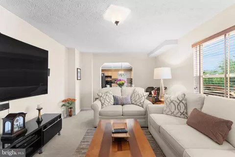 Living - 8102 Maxfield Dr, Clinton, MD 20735 photo 5 of 7