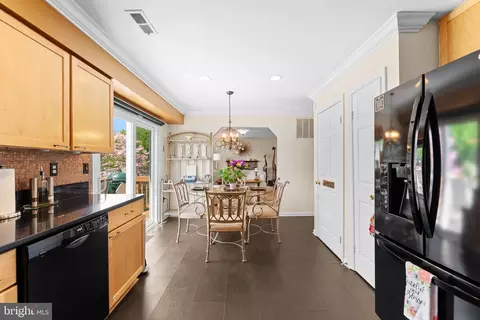 Kitchen - 8102 Maxfield Dr, Clinton, MD 20735 photo 5 of 6