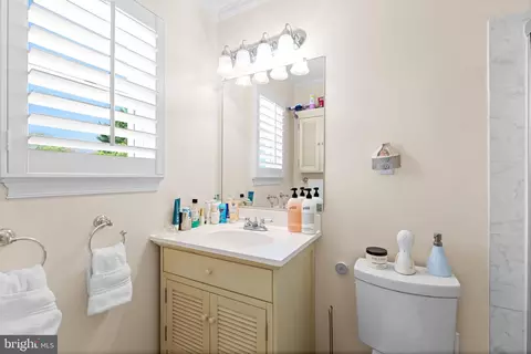 Bath - 8102 Maxfield Dr, Clinton, MD 20735 photo 2 of 5
