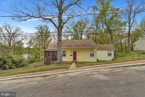 6813 3rd St, Riverdale, MD 20737