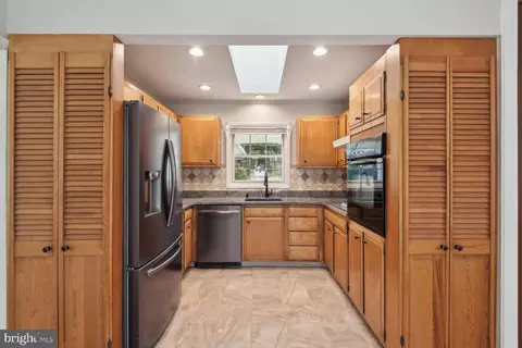 Kitchen - 16110 Pointer Ridge Dr, Bowie, MD 20716 photo 1 of 3