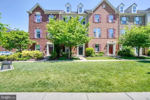 5232 Stream Bank Ln, Greenbelt, MD 20770