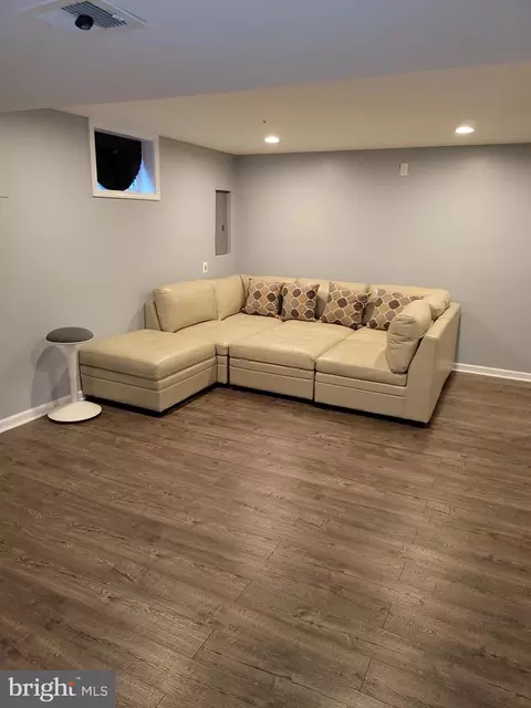 Living - 3604 Jervis Pl, Clinton, MD 20735 photo 5 of 6