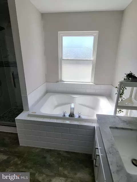 Bath - 3604 Jervis Pl, Clinton, MD 20735 photo 4 of 9