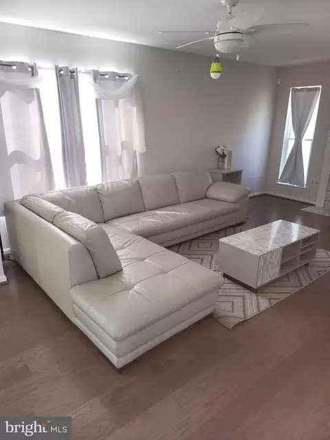 Living - 3604 Jervis Pl, Clinton, MD 20735 photo 3 of 6