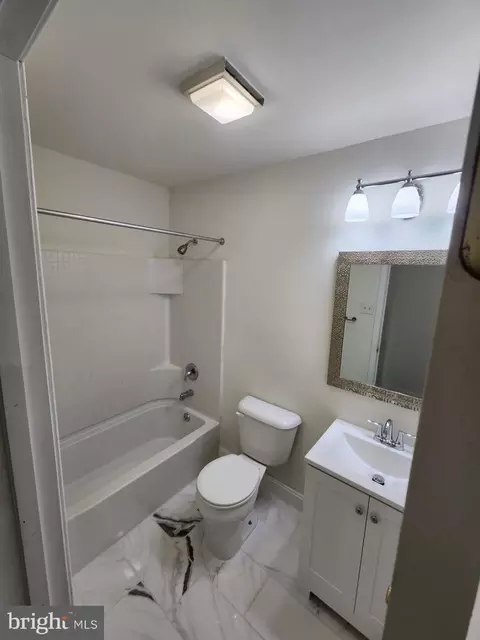 Bath - 922 Carroll Ave, Laurel, MD 20707 photo 1 of 1
