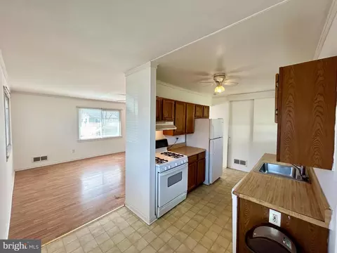 1003 Marton St, Laurel, MD 20707 photo 8