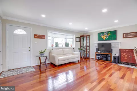 Living - 5705 Spruce Dr, Clinton, MD 20735 photo 3 of 4